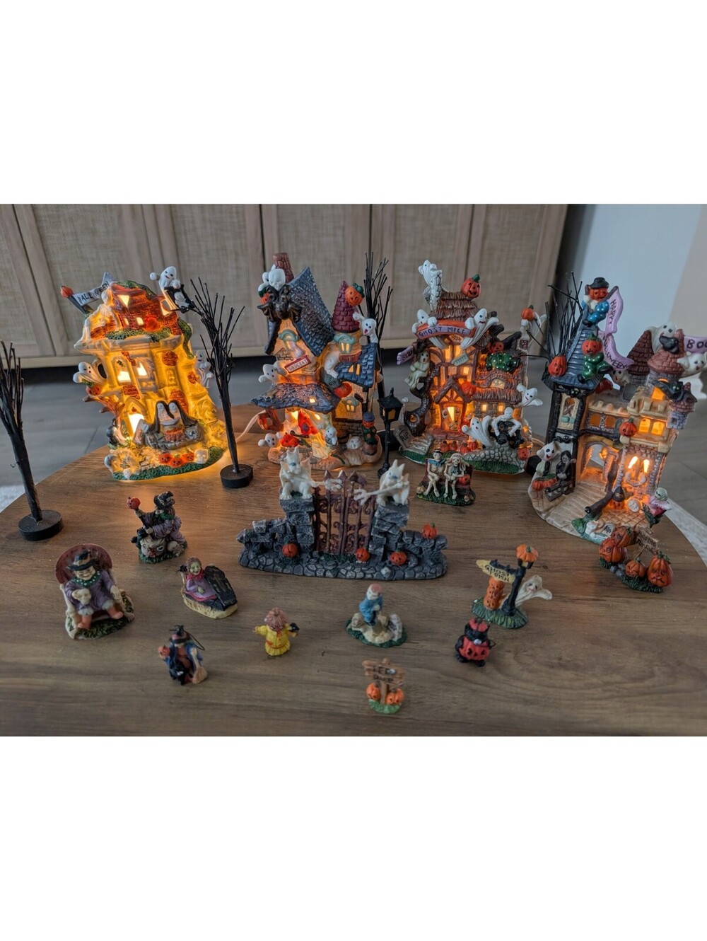 18 Pc Halloween Lighted Porcelain Haunted House Village Set Complete Working